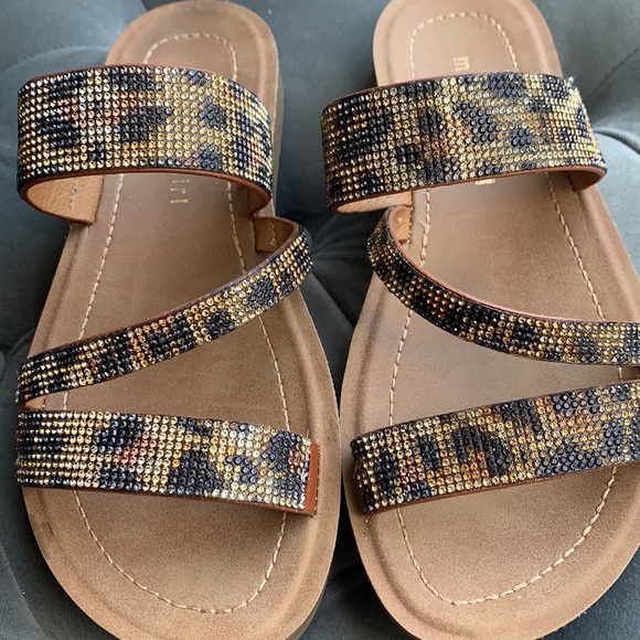 Sandals - Picture 2 of 3